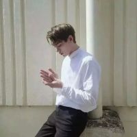 年轻帅气的男生头像_干净利索白
