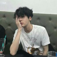 年轻帅气的男生头像_干净利索白