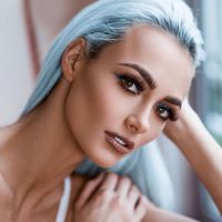 优雅妩媚的欧美女生头像_长发为悦己者