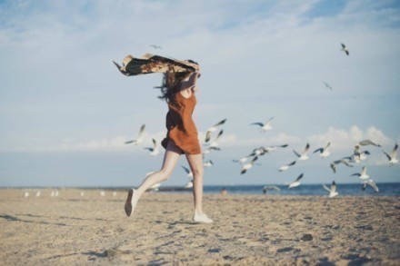 唯美图片女生背影海边_唯美图片女生背影海边
