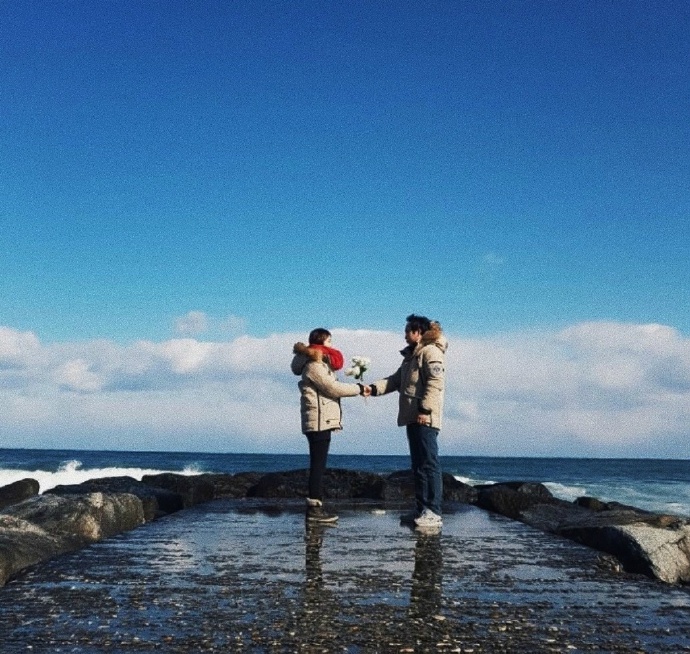 大海边的情侣图片_海边情侣图片大全