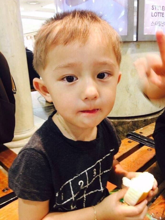 萌版小朴灿烈混血Baby Jackson可爱图片
