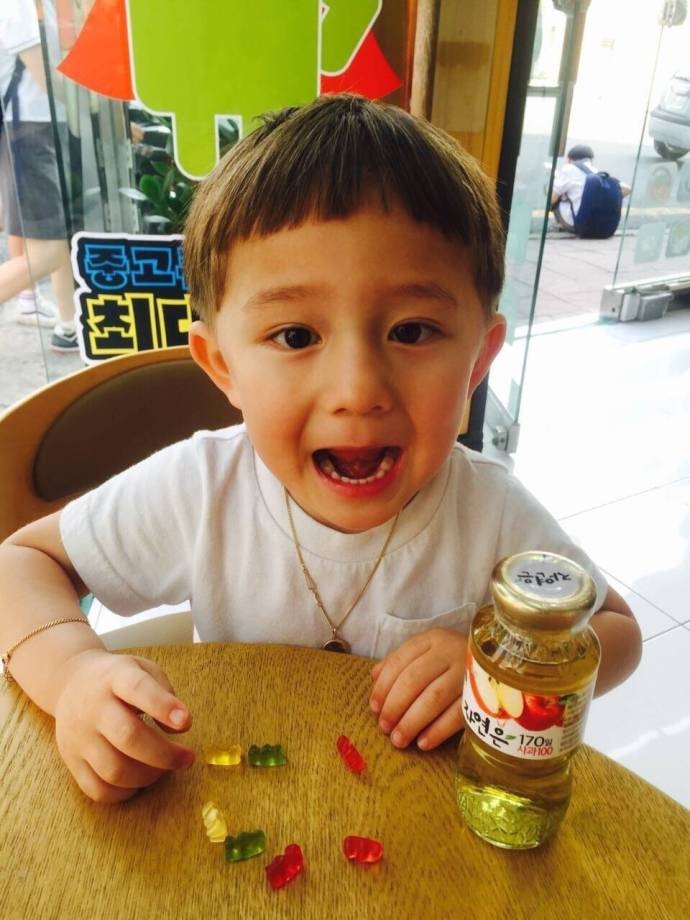 萌版小朴灿烈混血Baby Jackson可爱图片