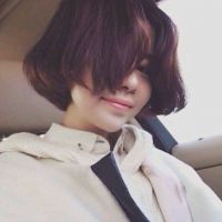 韩国高冷白色短发女生头像
