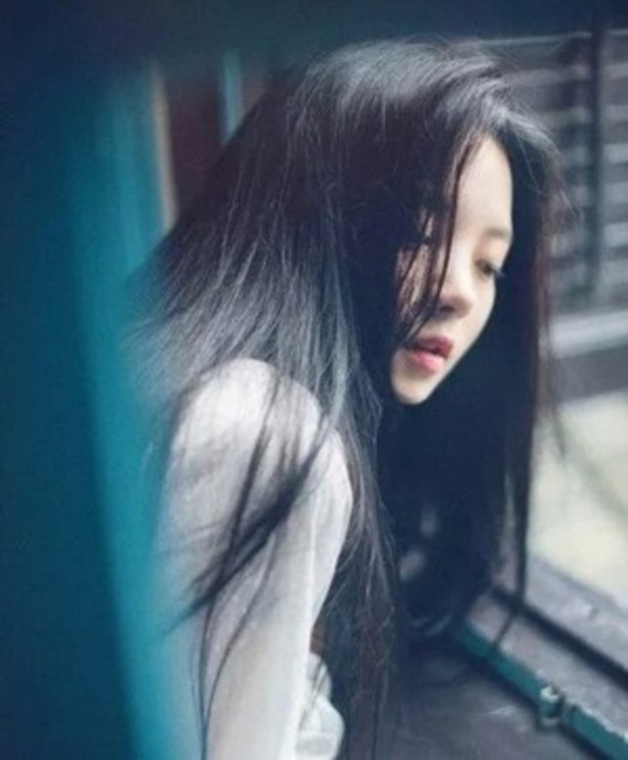 好看的女生侧面唯美图片