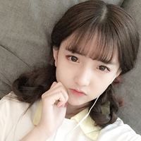 穿白色衣服的女生闺蜜两张配一对