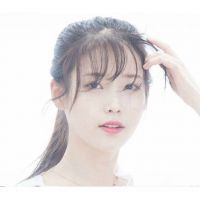 穿白色衣服的女生闺蜜两张配一对