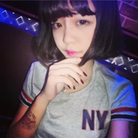 时尚潮流的女生头像_时尚女生头像
