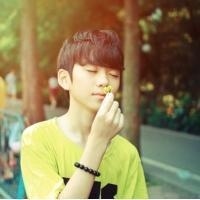 森系安静男生头像_森系帅气的男孩