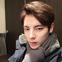 帅气个性的韩系男生_阳光型少年