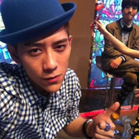 帅气个性的韩系男生_阳光型少年