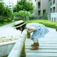 蓝色背景女生头像