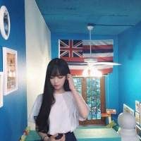 蓝色背景女生头像