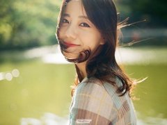 女生阳光唯美微笑的图片
