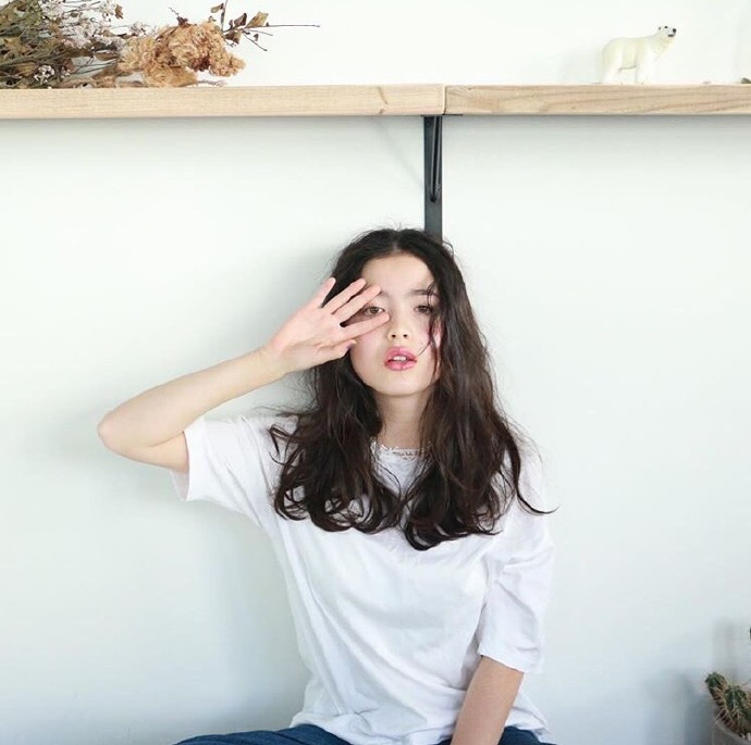 女生阳光唯美微笑的图片