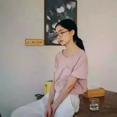 闺蜜一左一右萌头像不带字