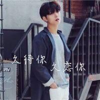 略带伤感气质的男生头像