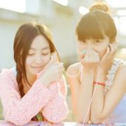 清纯唯美两闺蜜头像_抓紧彼此的手