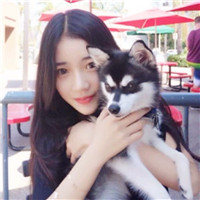 抱宠物的气质女生头像