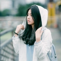 戴帽子的女生侧脸头像