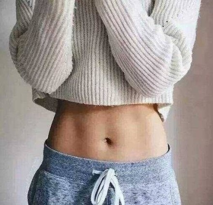 牛仔裤小蛮腰美女图片