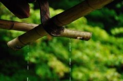 雨天伤感心情说说_下雨天都会有揪心事上心头