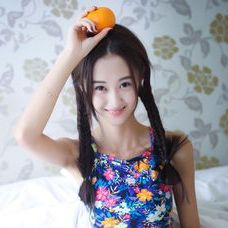 双麻花辫女生微信头像