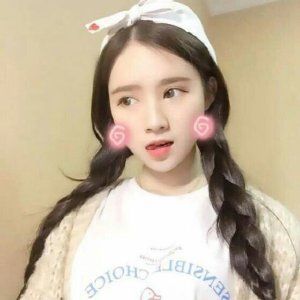 双麻花辫女生微信头像
