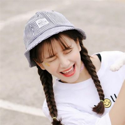 双麻花辫女生微信头像