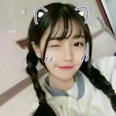 双麻花辫女生微信头像