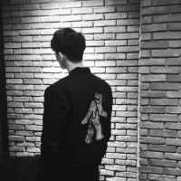 黑白伤感男生头像
