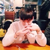 青春阳光的男生头像