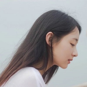 长发飘逸女生头像