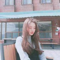 长发飘逸女生头像
