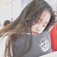 长发飘逸女生头像