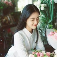 长发飘逸女生头像