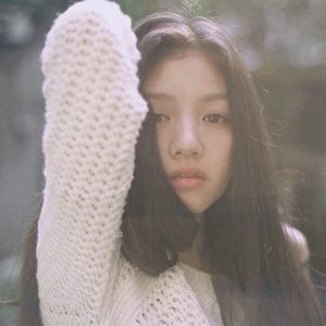 长发飘逸女生头像