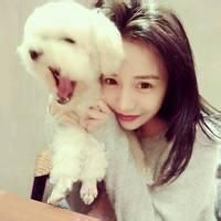 女生抱着宠物的qq头像