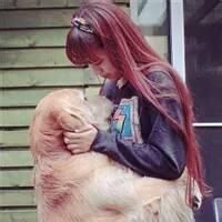 女生抱着宠物的qq头像