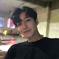 面带微笑的男生qq头像