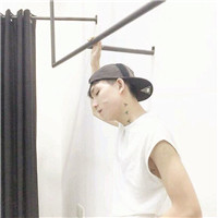个性戴帽子男生头像