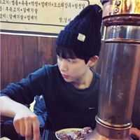 个性戴帽子男生头像
