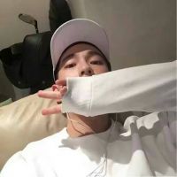 个性戴帽子男生头像