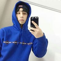 个性戴帽子男生头像