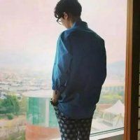 忧郁的男生背影头像
