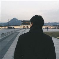 忧郁的男生背影头像