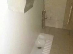 厕所搞笑图片之解锁各种上厕所方式
