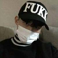帅气戴帽子男生头像