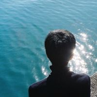 海边唯美背影头像男生