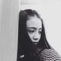 伤感落寞黑白女生qq头像